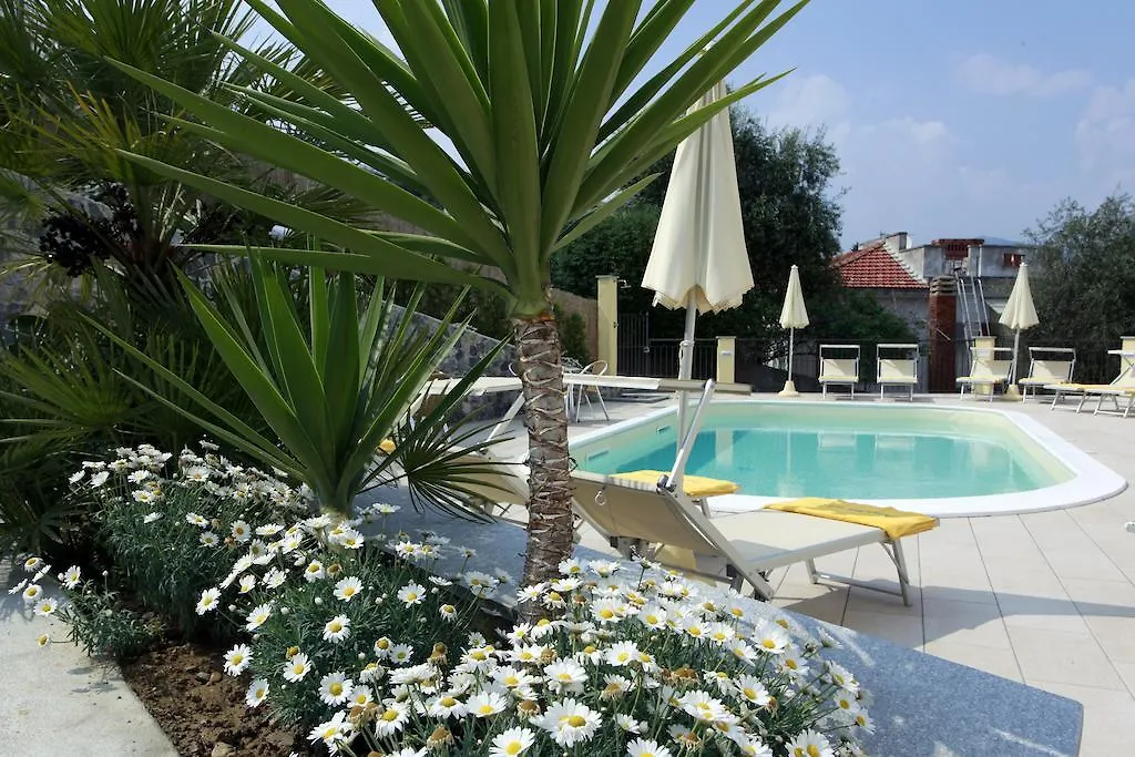 Piccolo Hotel Diano Marina